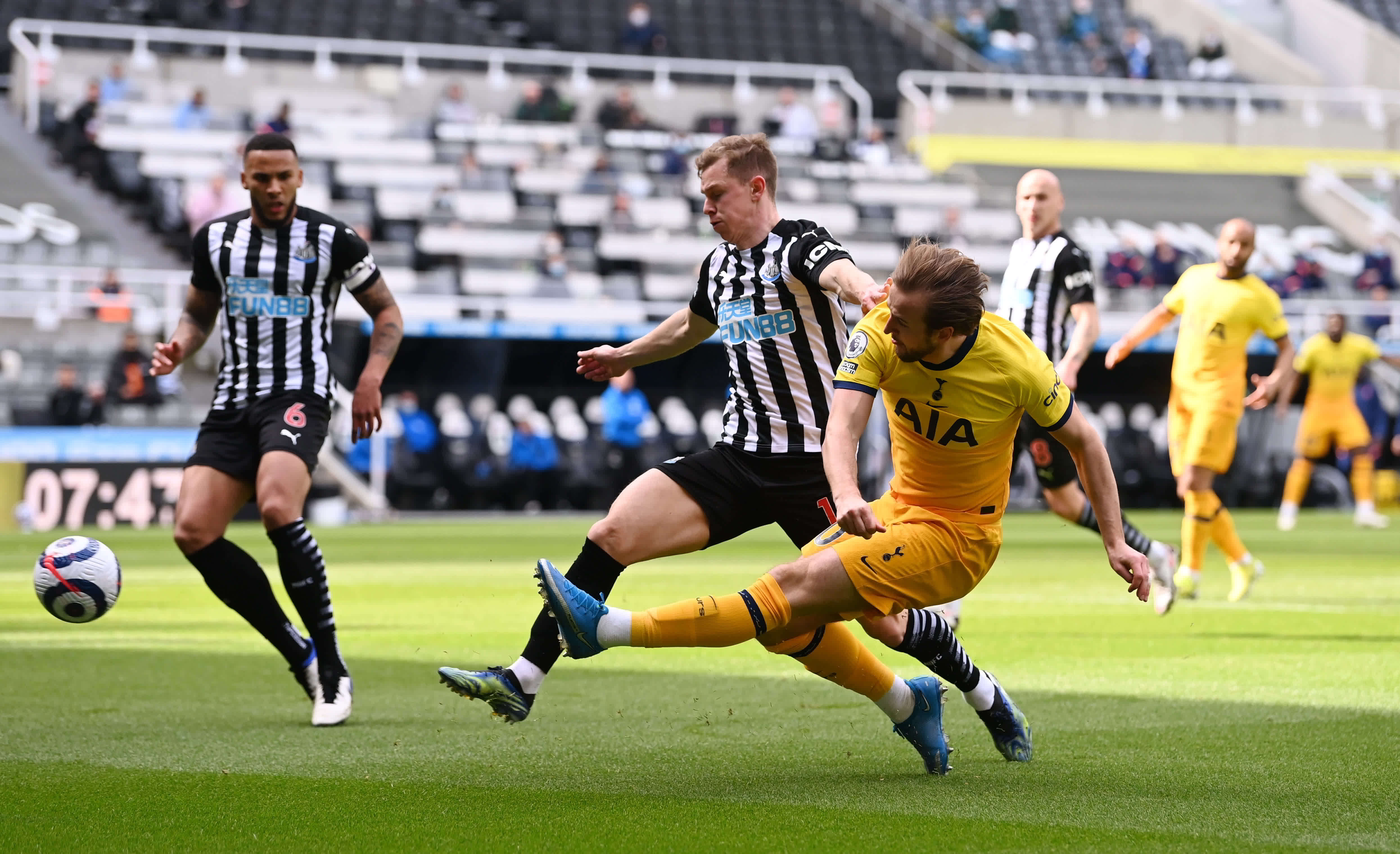 多名年轻后 多名年轻后